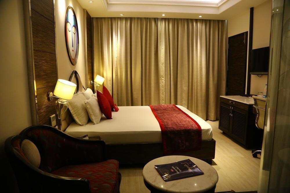 The First Hotel Chandīgarh Exterior foto