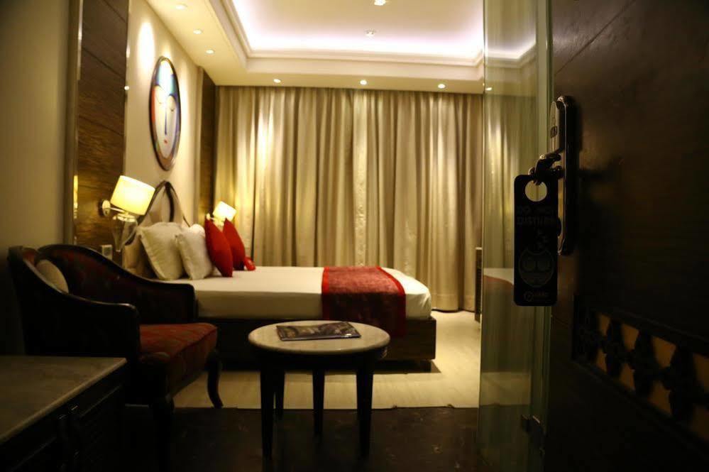 The First Hotel Chandīgarh Exterior foto