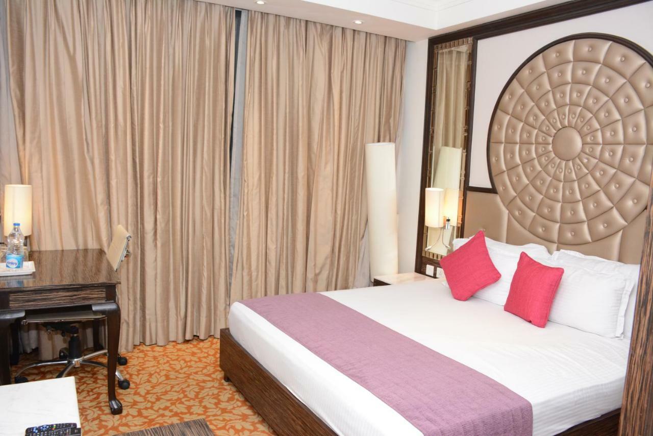 The First Hotel Chandīgarh Exterior foto
